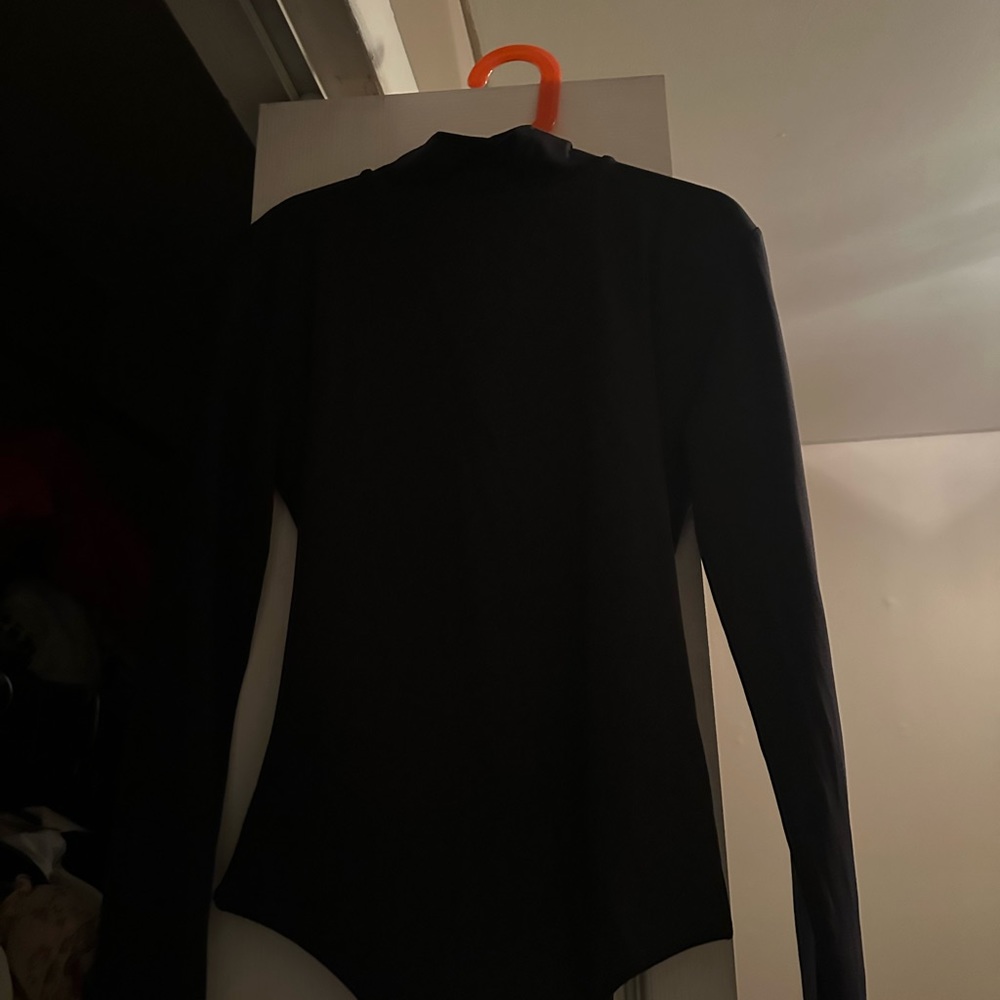 Aritzia black mock neck body suit never worn size small